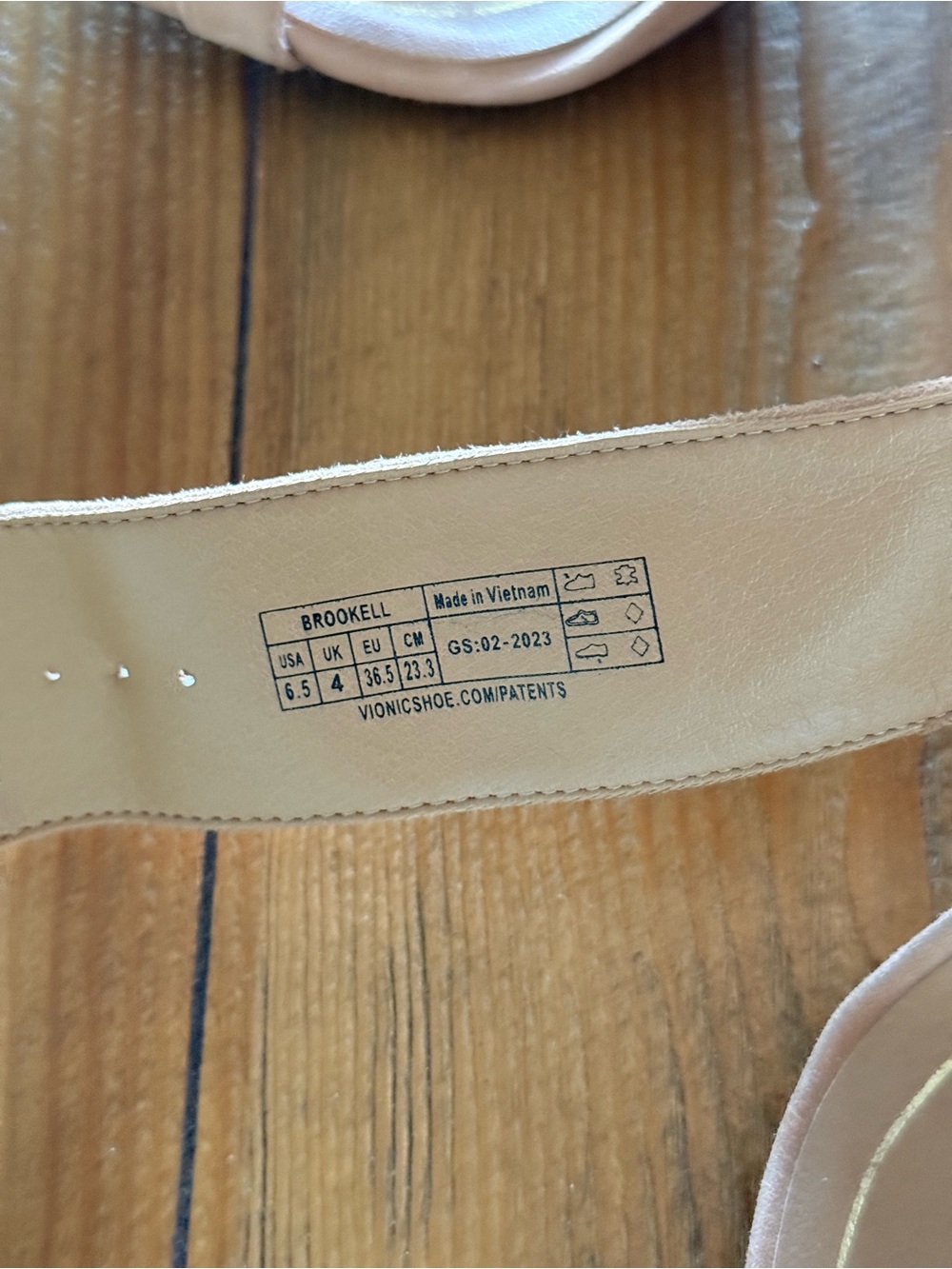 Vionic Heels - Picture 4 of 4